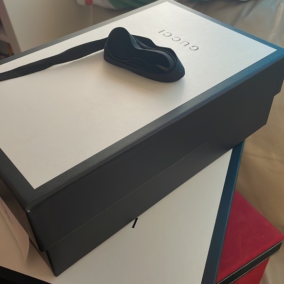 Authentic Gucci Shoe Box with ribbon 🎀🎁🎁🎁 - Picture 7 of 8